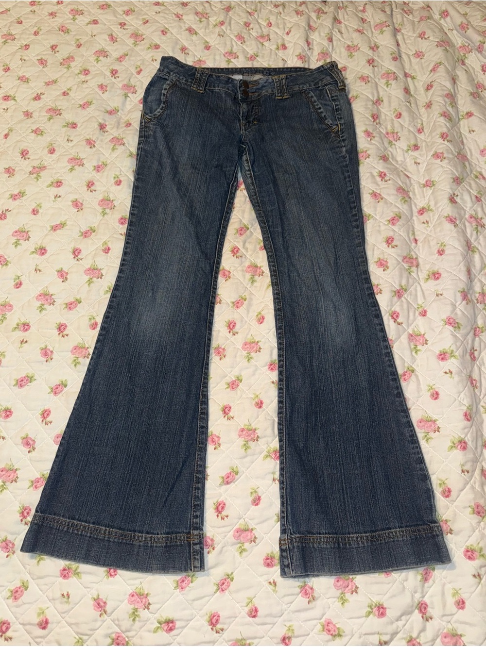 y2k Low rise flare blue jeans with cute details Size 9 brand decree